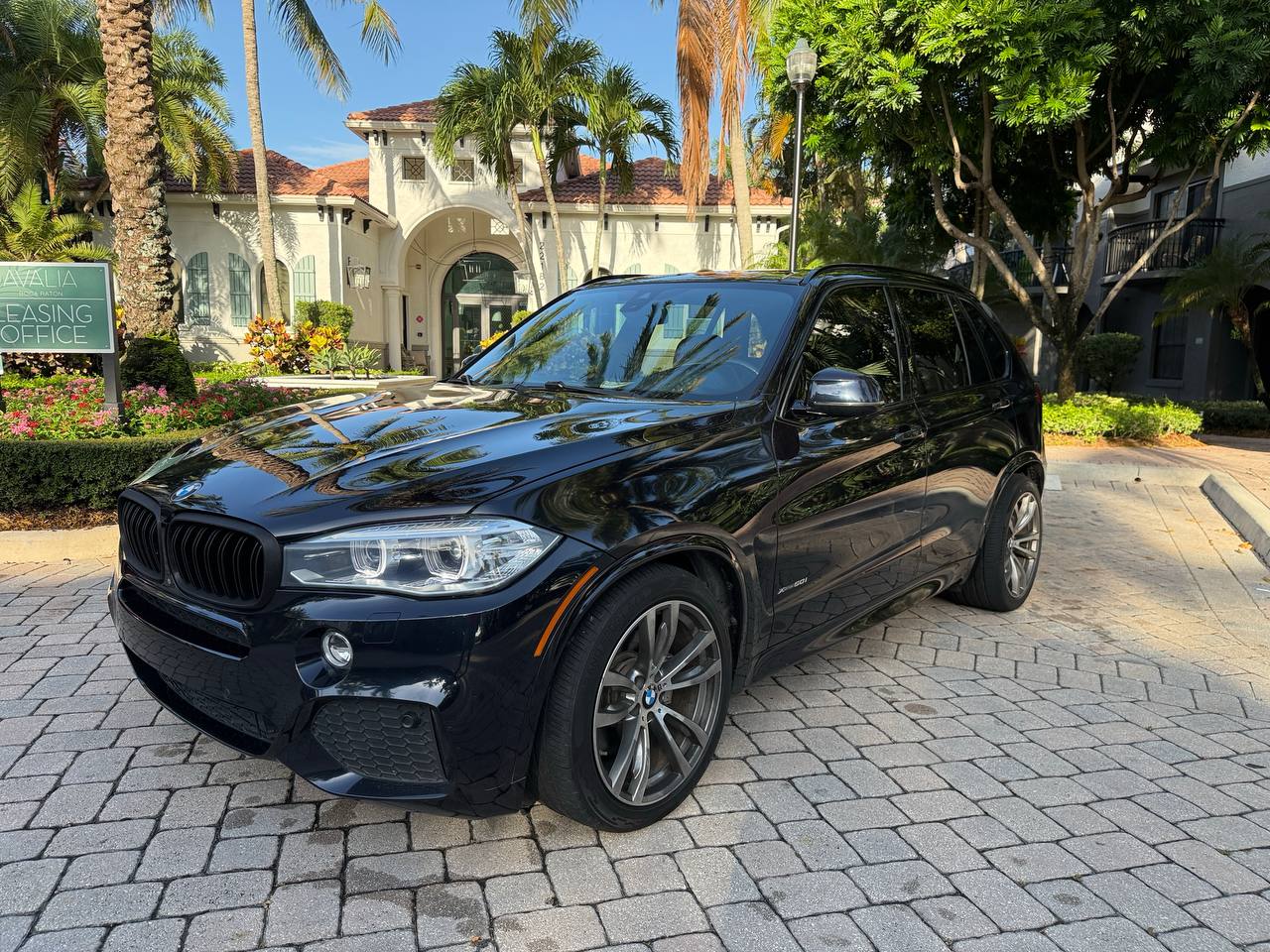BMW X5 xDrive50i M Sport — Dark Blue (Black/Blue)