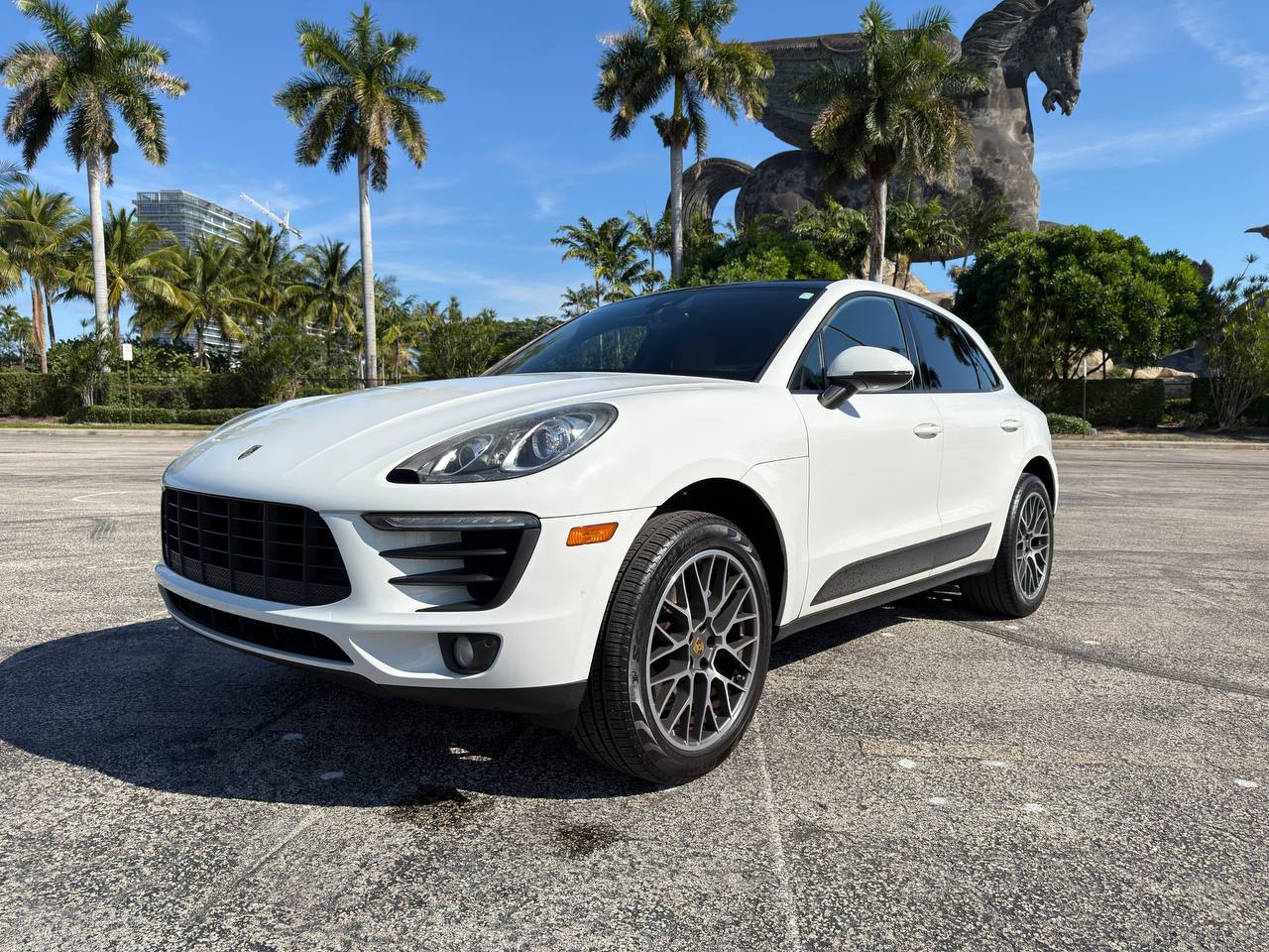 Porsche Macan Redline Edition — White / Red Interior
